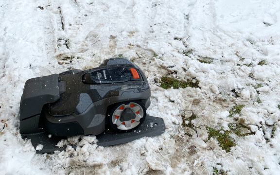Robotgräsklippare på vintern, vinterunderhåll och förvaring