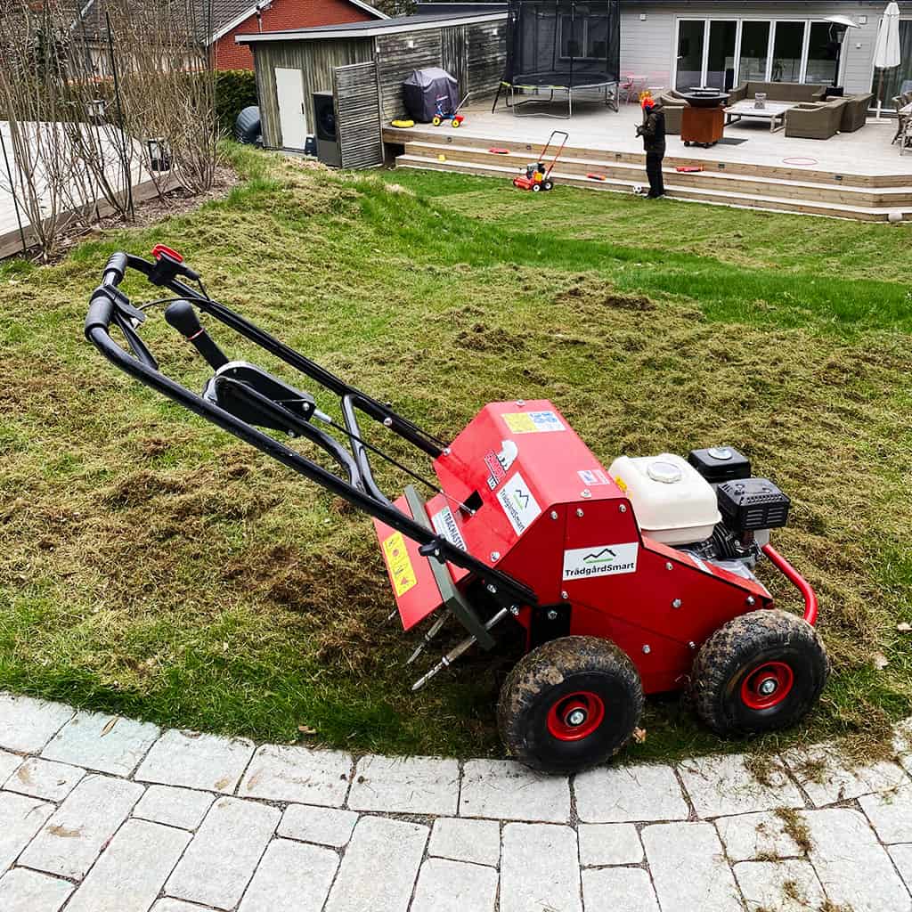 Hålpipsluftare för att lufta gräsmattan med
