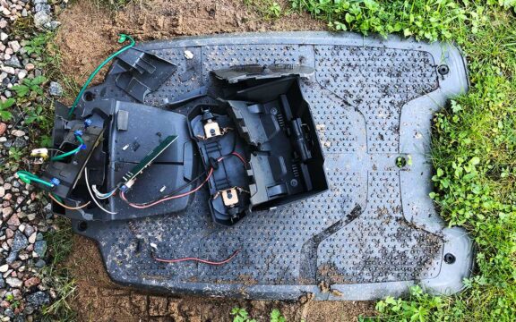 Åskskadad robotgräsklippare - tog åskan din robotgräsklippare med blixt och dunder?