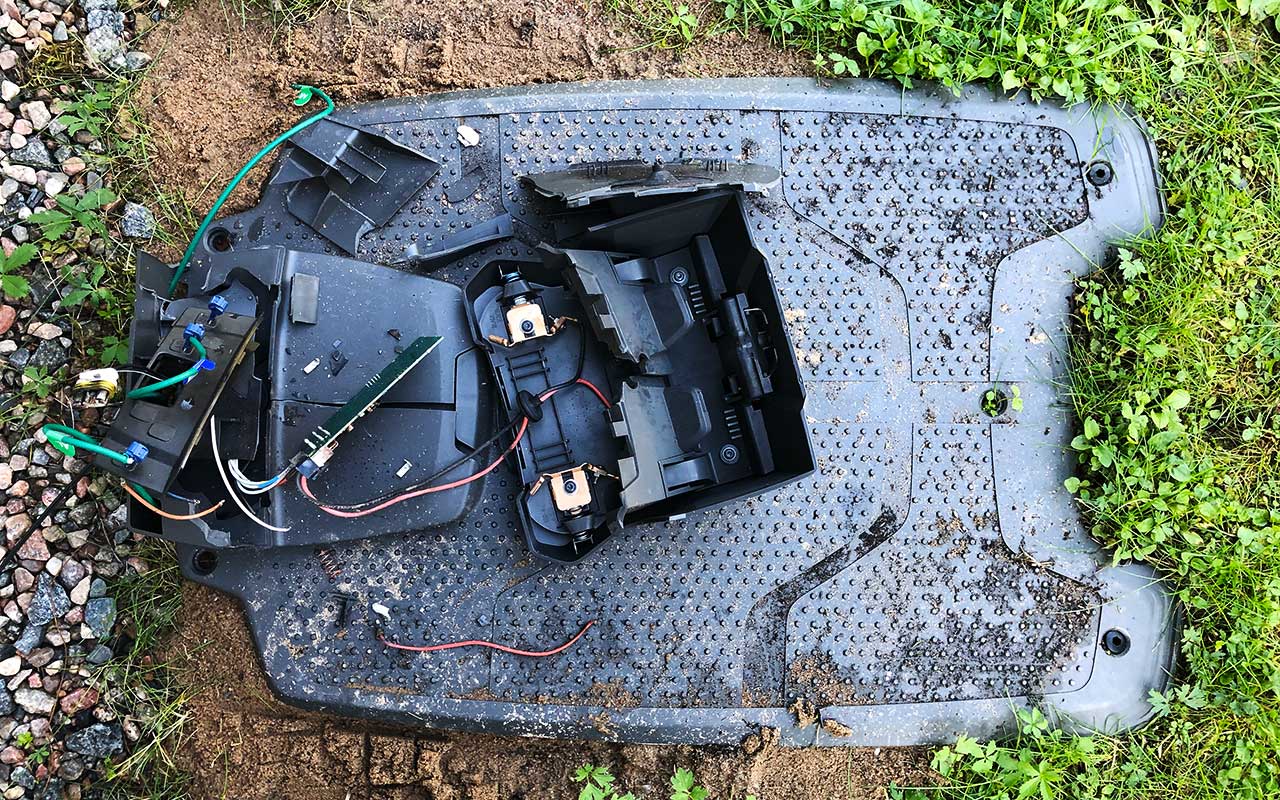 Laddstationen kan ta skada av blixten vid åskskadad robotgräsklippare