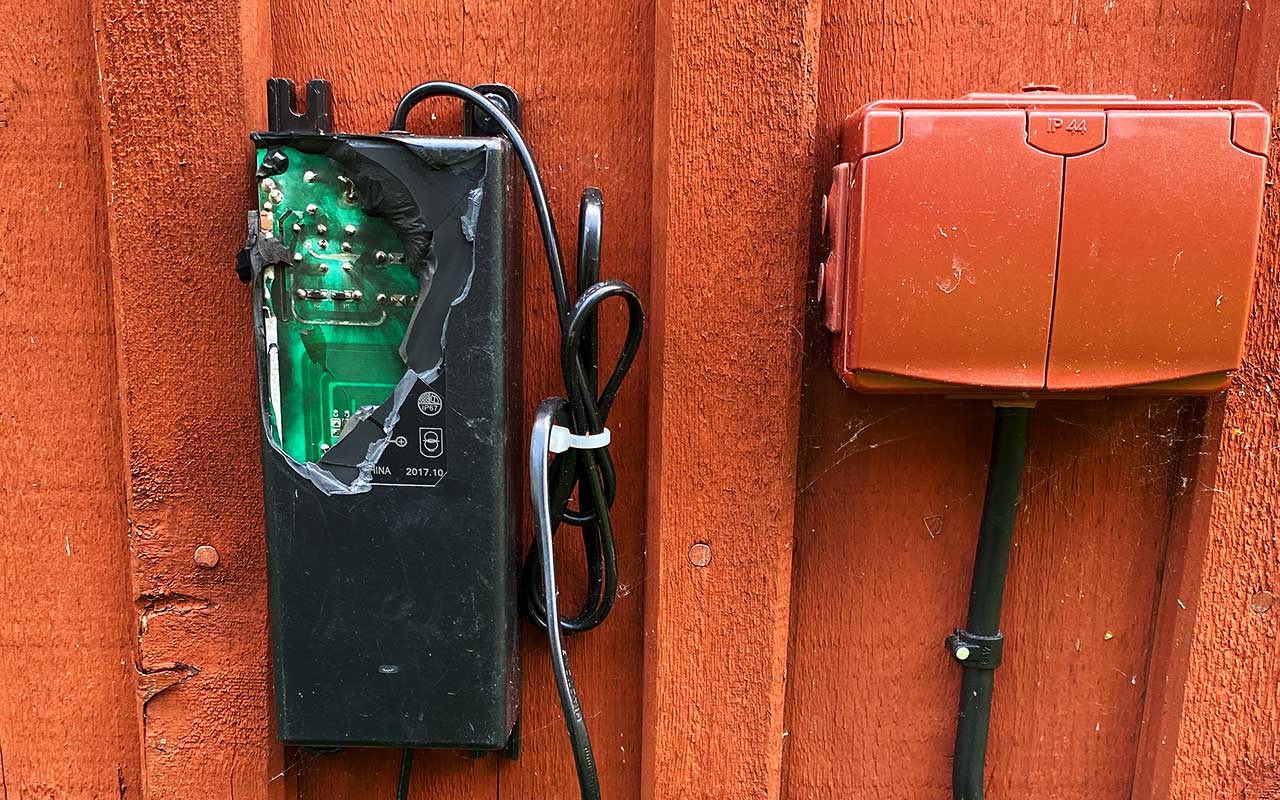Transformatorn kan ta skada av blixten vid åskskadad robotgräsklippare