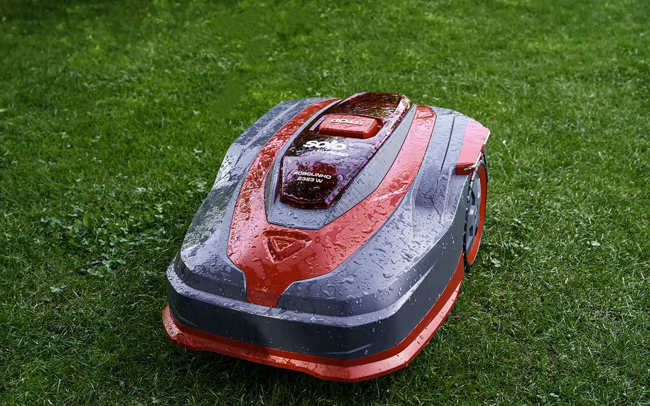 Robotgräsklippare Solo by AL-KO Robolinho 2323 W klipper gräsmattan i regn
