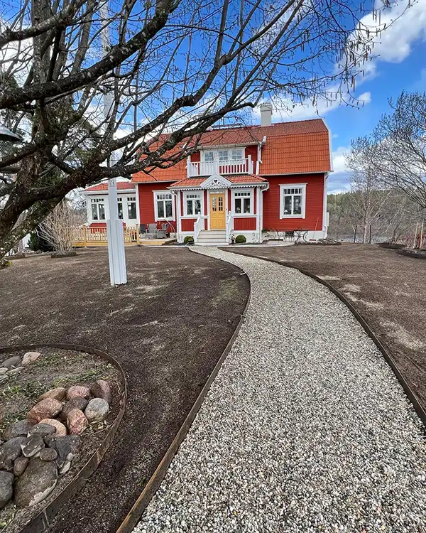 Färdigställd gräsmatterenovering i Sollentuna
