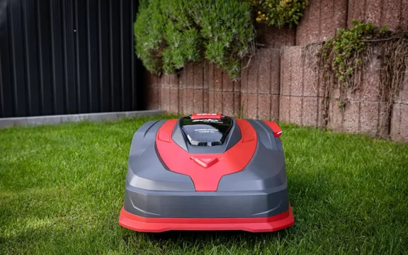 Robotgräsklippare Solo by AL-KO Robolinho 1423 W klipper gräsmattan