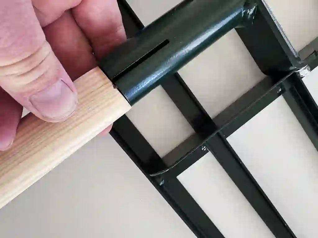 Problemet: 30 mm träskaft passar inte i 28 mm fäste på dressrakan